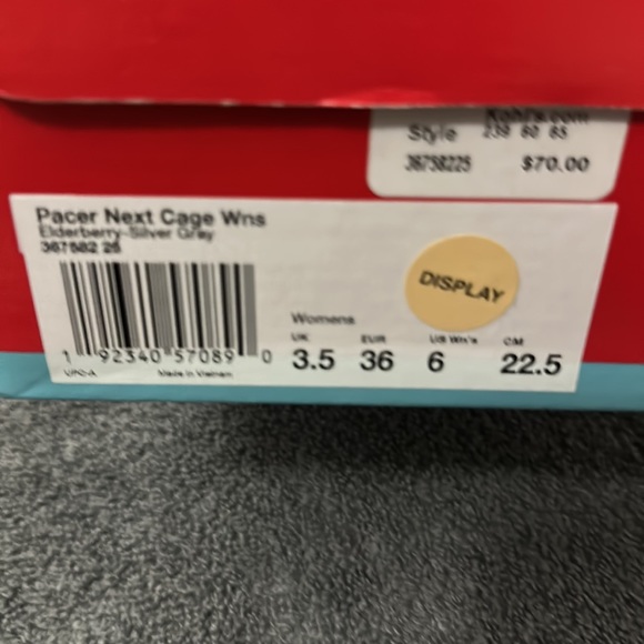 Puma sneakers size 6 - Picture 3 of 3